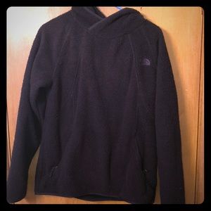Black North Face Pullover